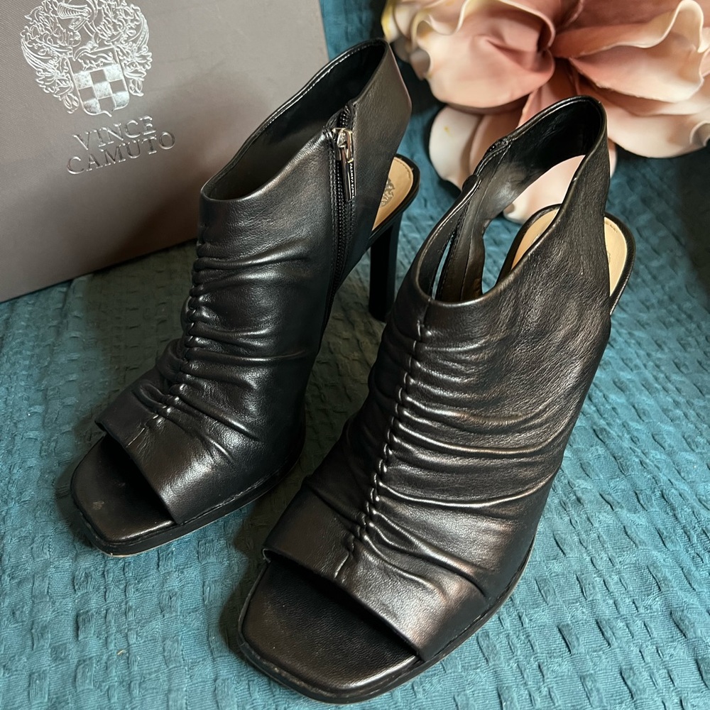 Vince Camuto Black Size 8 heels